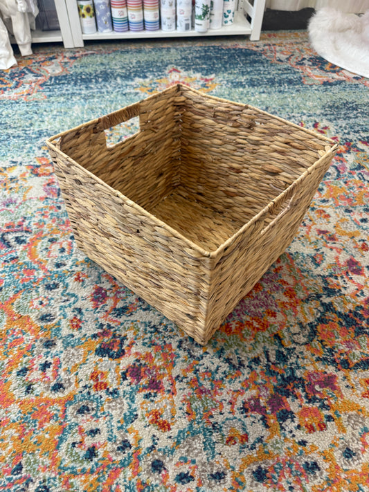 Natural woven bin